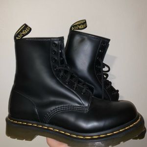 Dr. Martens 1460 WOMEN'S SMOOTH LEATHER BOOTS